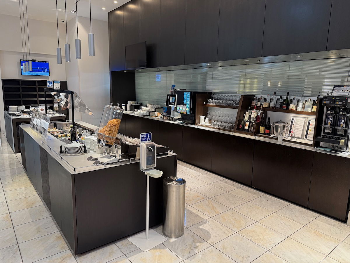 ANA Suite Lounge - Tokyo, Japan